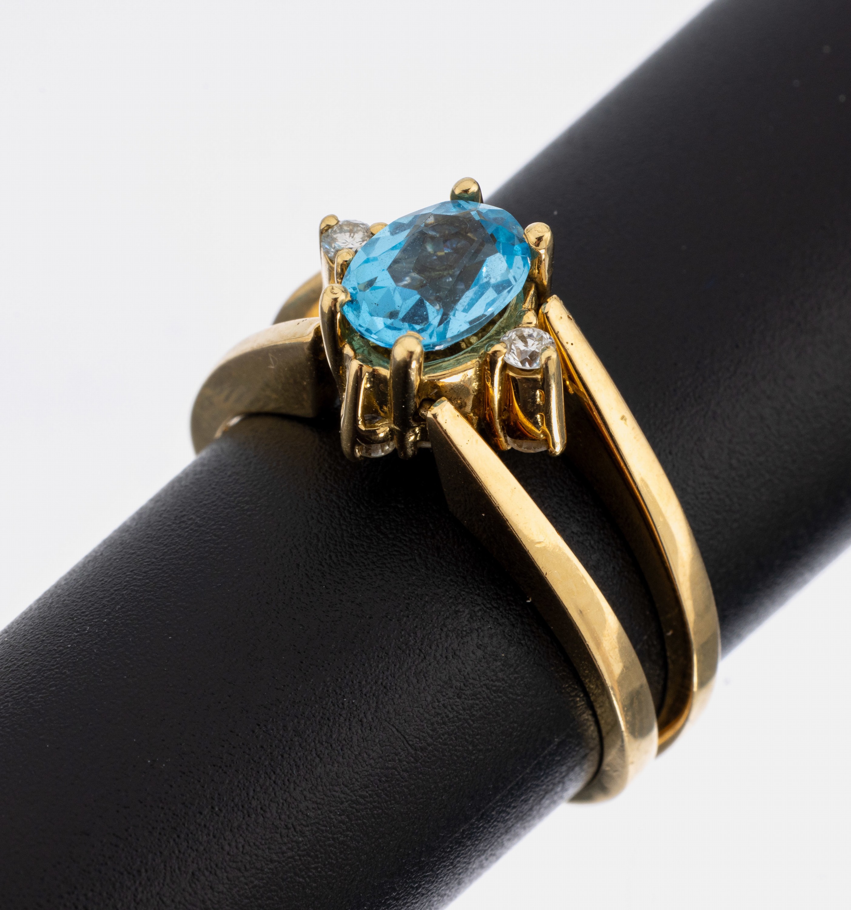 Detail a: Ausgefallener 18 kt Gold Topas-Brillant- Wechselring, GG 750/000, Ringschiene geteilt, Ringkopf drehbar, 1 Seite mit ovalfacett. Topas (beh.) ca. ...