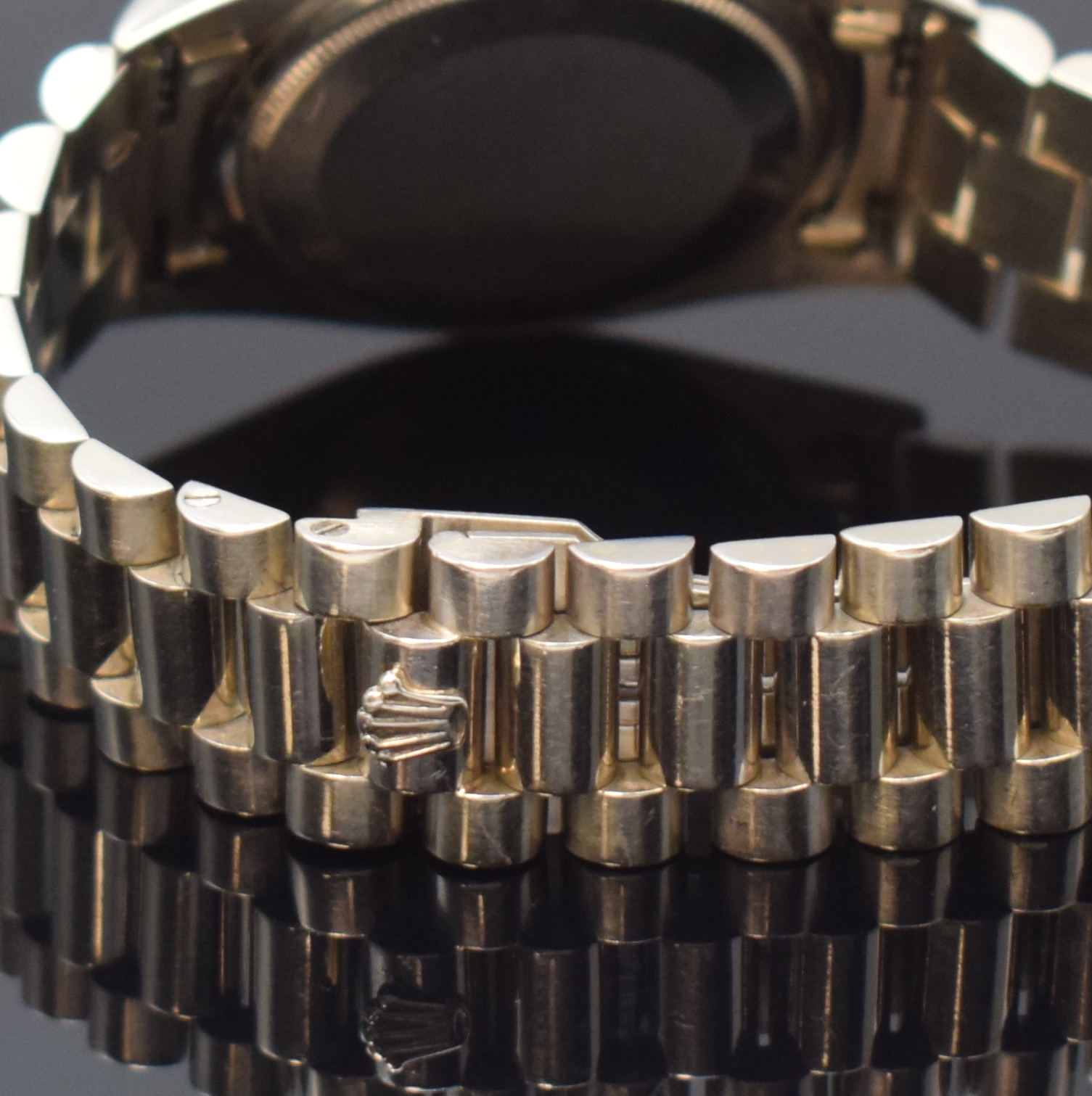 Detail b: ROLEX Oyster-Perpetual Day-Date Herrenarmbanduhr in WG 750/000 Referenz 1803, Schweiz um 1970, Automatik, Chronometer der Superlative, Präsidentband ...