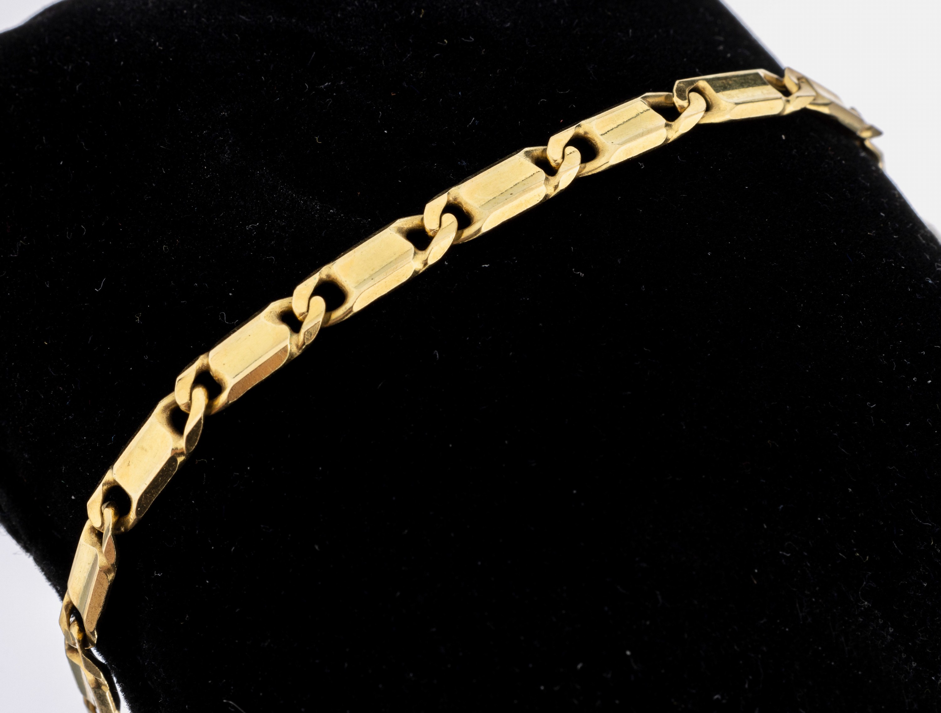 18 kt Gold Armband, GG 750/000, L. ca. 20 cm, Karabinerschließe, ca. 15.3 g