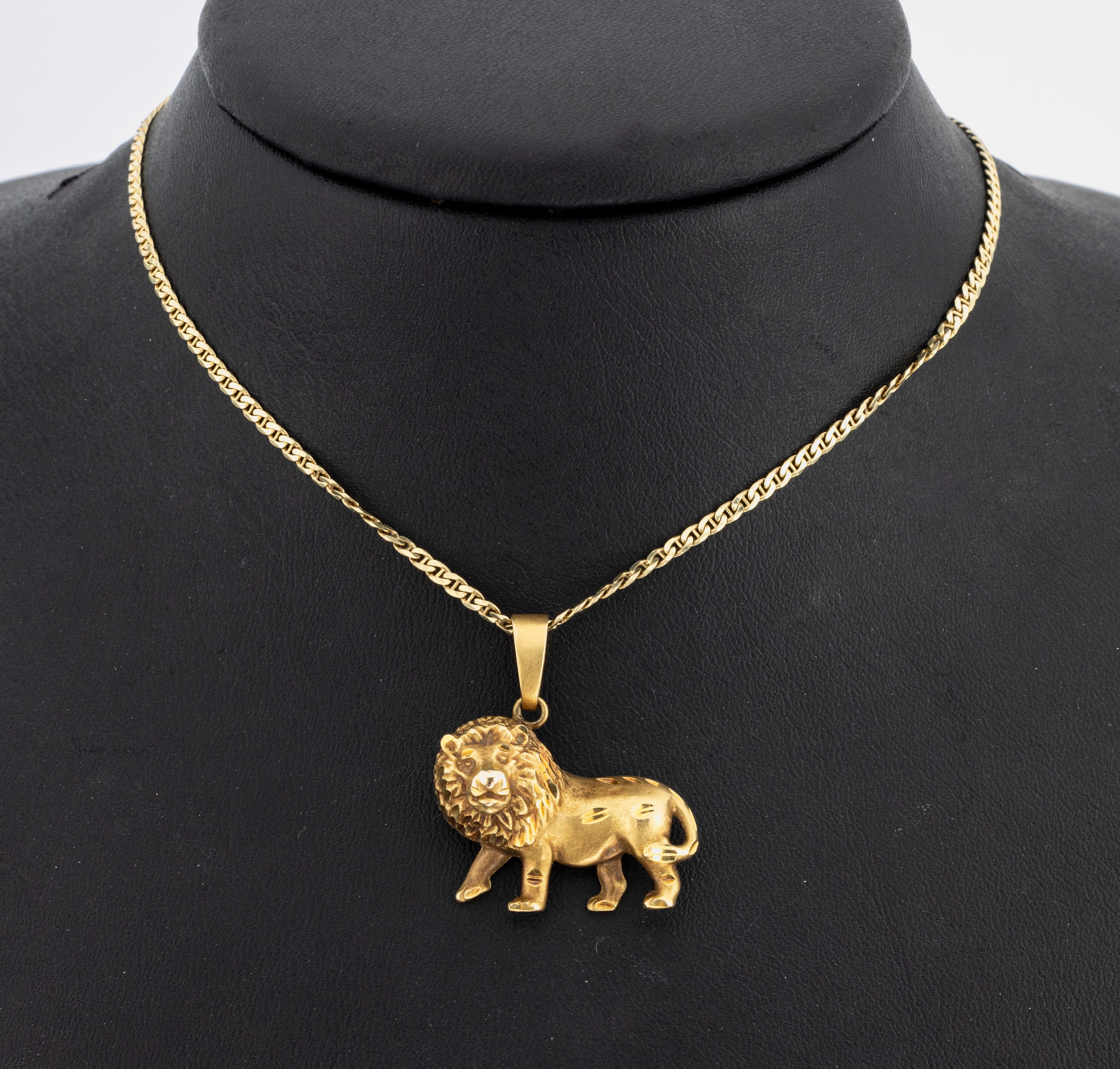 14 kt Gold Anhänger "Löwe", GG 585/000, an Kette L. ca. 44 cm, Federringschließe, ca. 10.6 g