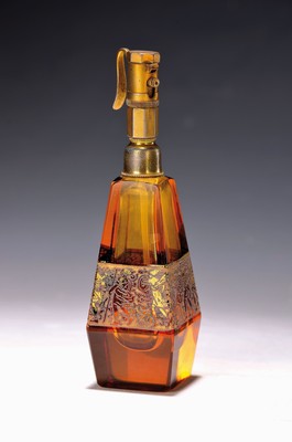 Image 26889028 - Flakon, Moser Karlsbad, 1920er Jahre, bernsteinfarbenes facettiertes Glas, umlaufend ...