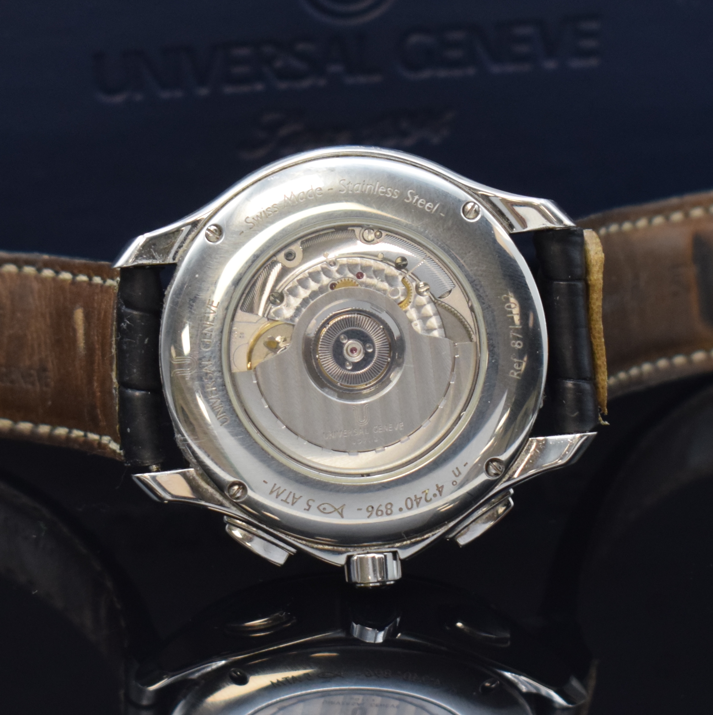 Detail e: UNIVERSAL GENEVE Okeanos Armbandchronograph Referenz 871.102 in Stahl, Schweiz um 2005, Automatik, beids. vergl. Geh. inkl. Lederband m. dopp. ...