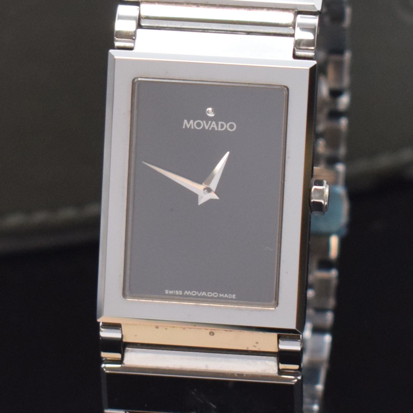 Detail a: MOVADO Armbanduhr Serie Valor Tungsten Referenz 89.C1.1432, Schweiz um 2000, quarz, extrem kratzfestes Wolfram-Gehäuse inkl. Gliederband m. dopp. ...