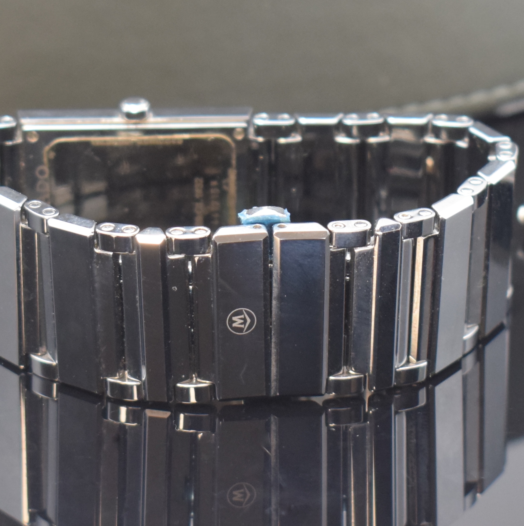 Detail b: MOVADO Armbanduhr Serie Valor Tungsten Referenz 89.C1.1432, Schweiz um 2000, quarz, extrem kratzfestes Wolfram-Gehäuse inkl. Gliederband m. dopp. ...