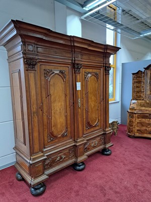 26890070a - Barock-Schrank, wohl Braunschweig, um 1720/30, Eiche massiv, Front doppelt ...