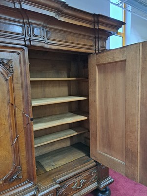 26890070c - Barock-Schrank, wohl Braunschweig, um 1720/30, Eiche massiv, Front doppelt ...