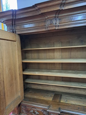 26890070d - Barock-Schrank, wohl Braunschweig, um 1720/30, Eiche massiv, Front doppelt ...
