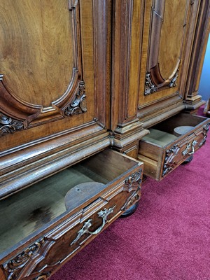 26890070e - Barock-Schrank, wohl Braunschweig, um 1720/30, Eiche massiv, Front doppelt ...