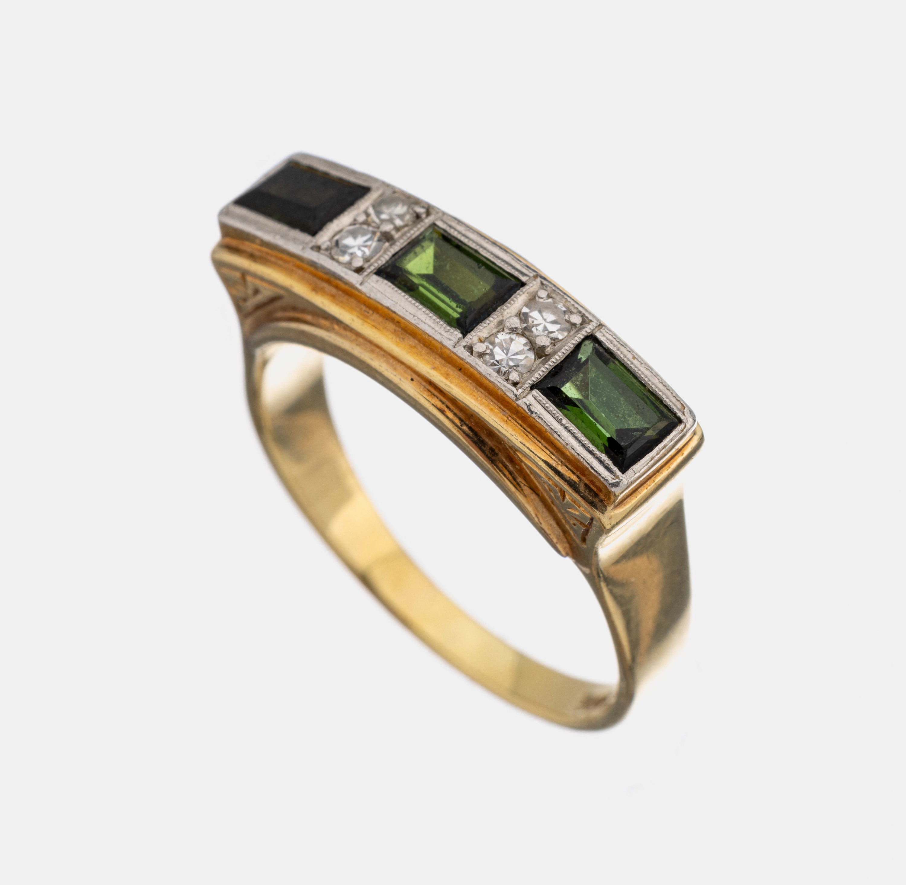 14 kt Gold Turmalin-Diamant-Ring, 1950er Jahre, GG/WG 585/000, 3 Turmalin-Baguettes zus. ca. 1.10 ct, 4 8/8-Diamanten zus. ca. 0.12 ct Weiß/si, RW ...