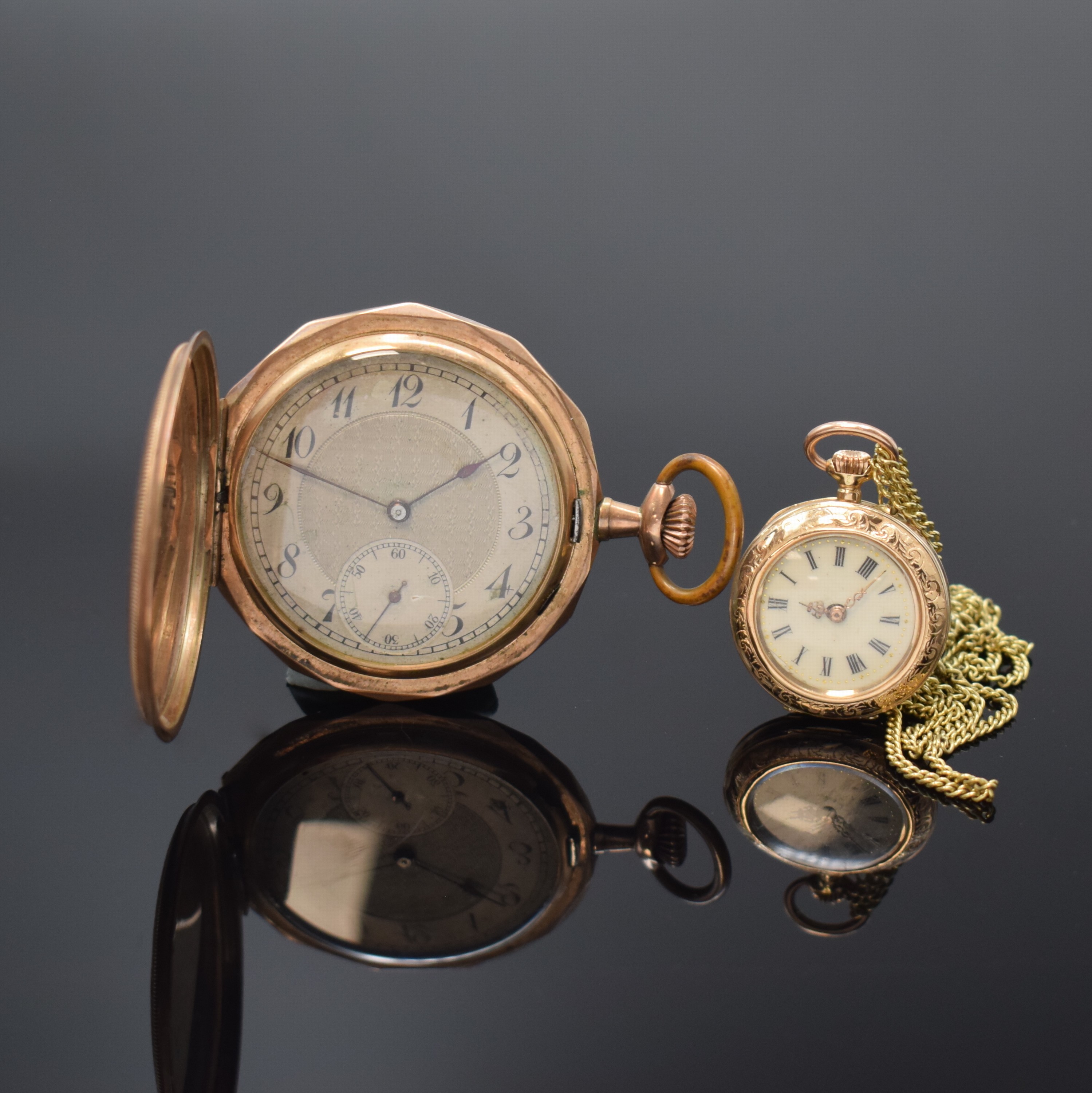 Damentaschenuhr in GG 585/000 und Herren Savonette in RG 333/000, Schweiz um 1900/1915, beide Metallcuvette, beide Geh. dell., 1) am Rand facett. 2 ...