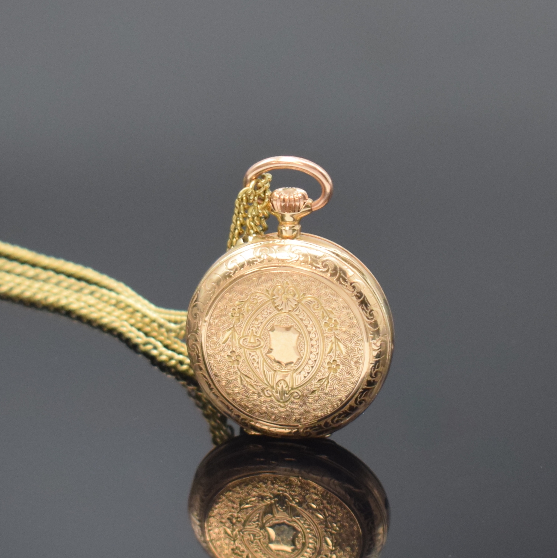 Detail h: Damentaschenuhr in GG 585/000 und Herren Savonette in RG 333/000, Schweiz um 1900/1915, beide Metallcuvette, beide Geh. dell., 1) am Rand facett. 2 ...