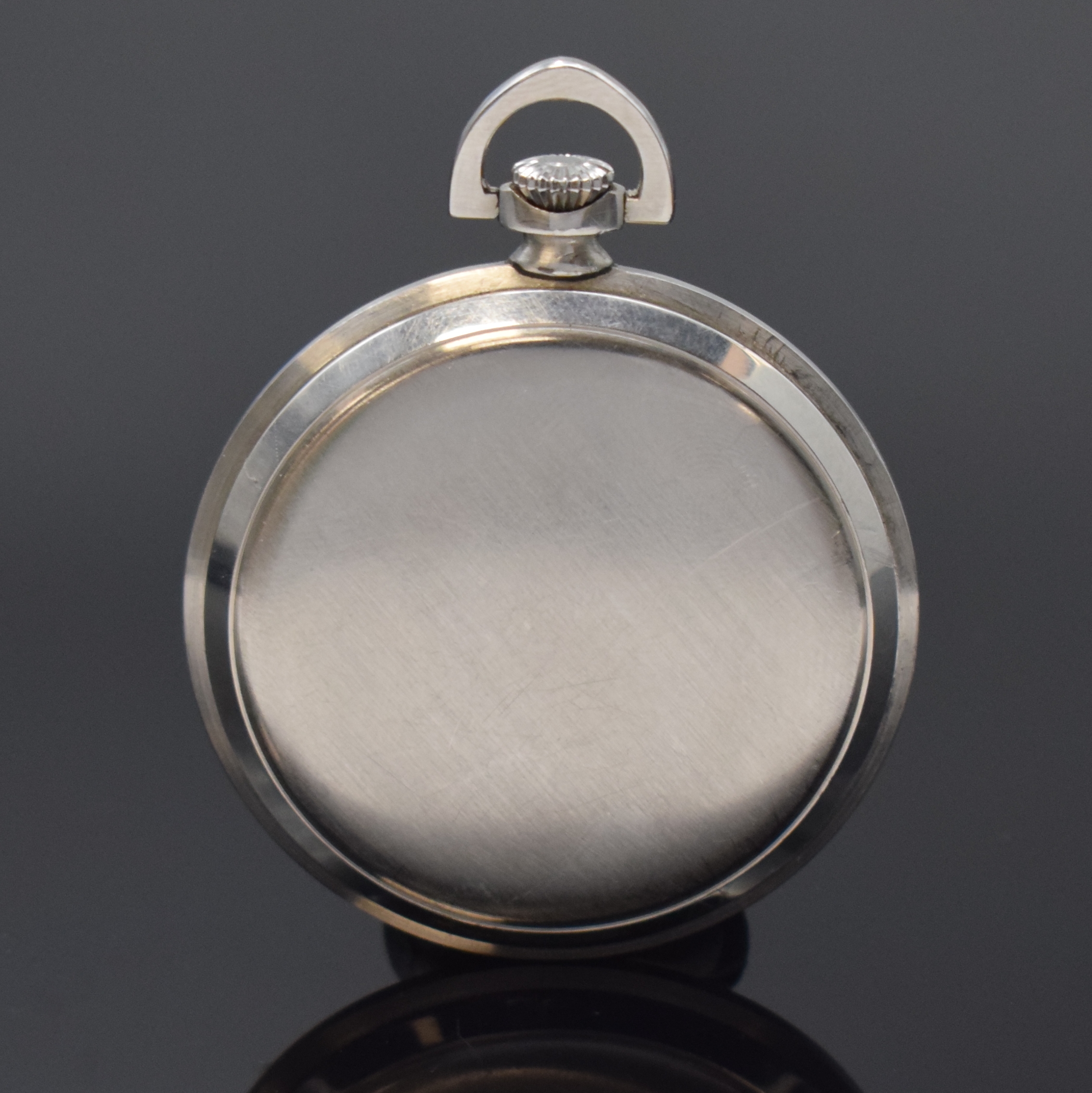 Detail a: ETERNA offene Frackuhr in Stahl, Schweiz um 1935, Handaufzug, Boden aufgedr., schön erhaltenes schwarz-graues Zifferbl. l. fl., arab. Zahlen, gold. ...