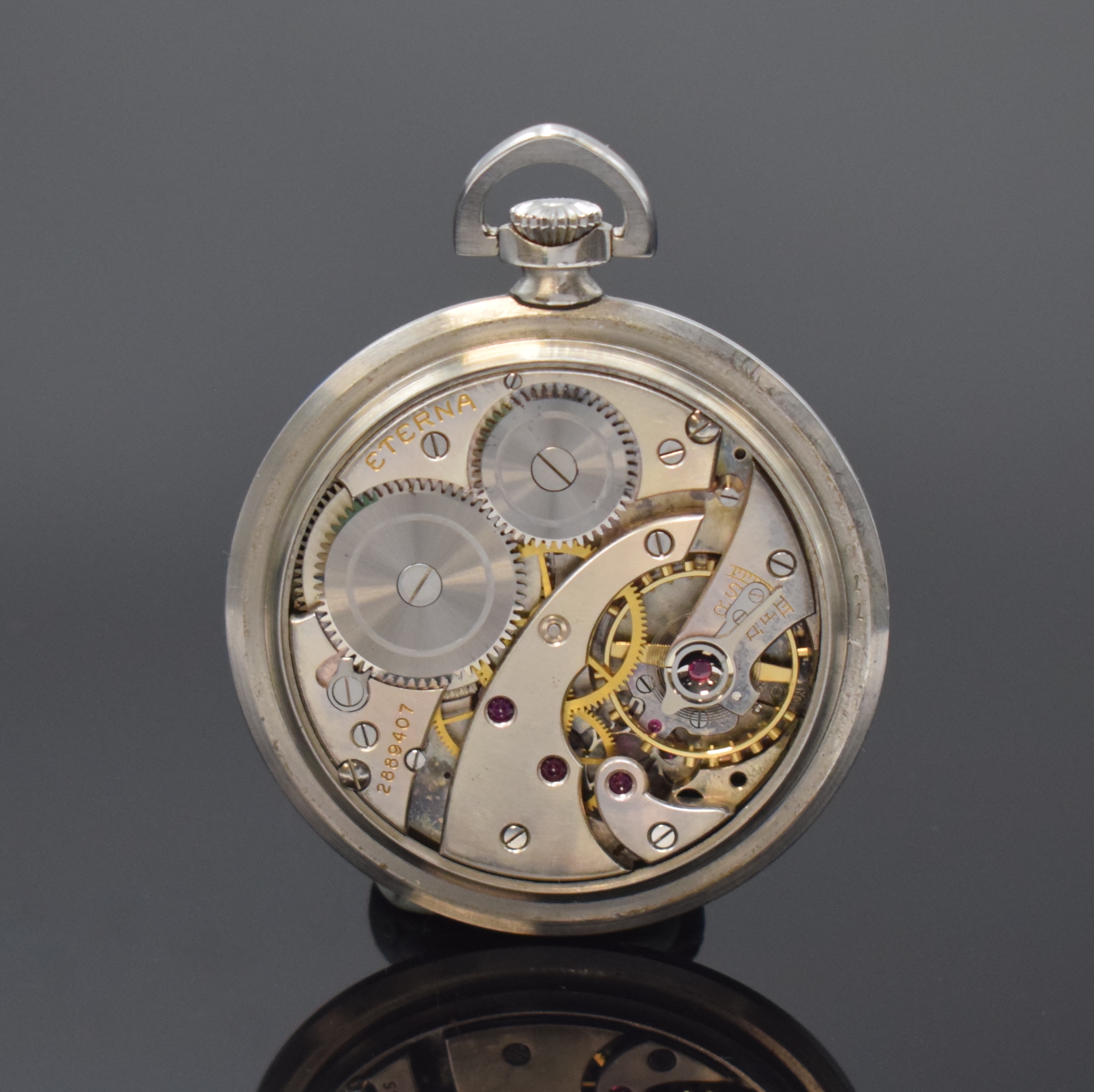 Detail b: ETERNA offene Frackuhr in Stahl, Schweiz um 1935, Handaufzug, Boden aufgedr., schön erhaltenes schwarz-graues Zifferbl. l. fl., arab. Zahlen, gold. ...