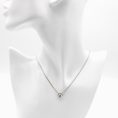 26890134a - Collier mit Brillantsolitär, WG 750/000, Brill. in Zargenfassung 1.01 ct feines ...
