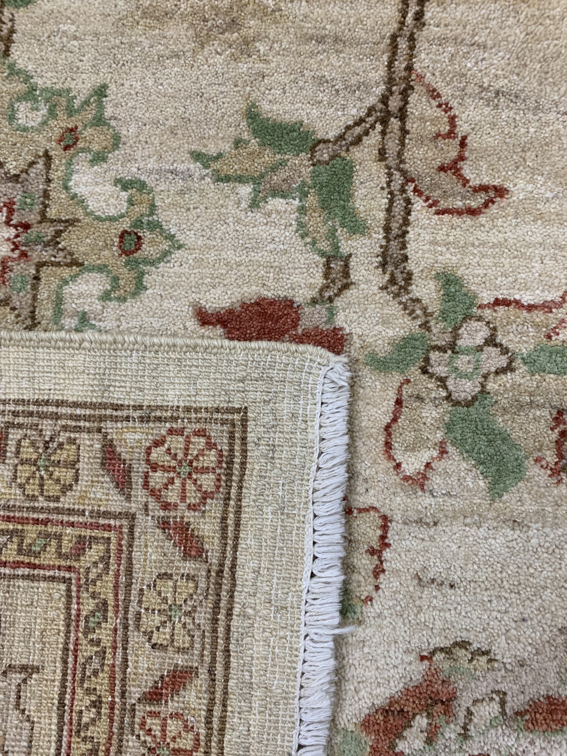 Detail g: Sigler, Pakistan, Ende 20.Jhd., Wolle auf Baumwolle, ca. 365 x 275 cm, EHZ: 2, Fleck