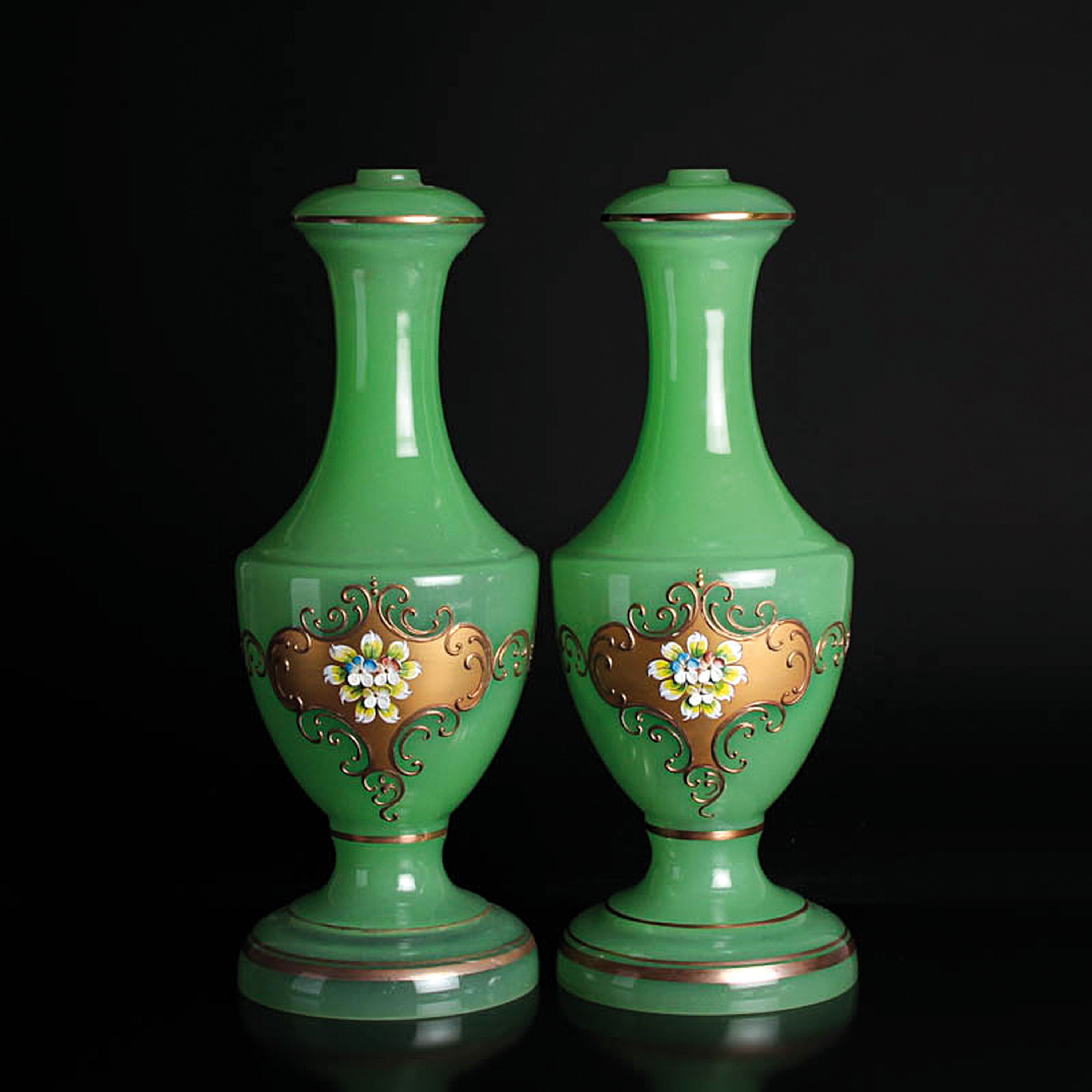 Paar Lampenfüße, Cenedese, Murano, 2.Hälfte 20.Jh., opalgrünes Glas Emailmalerei in Gold, Alterssp. H. je 40 cm