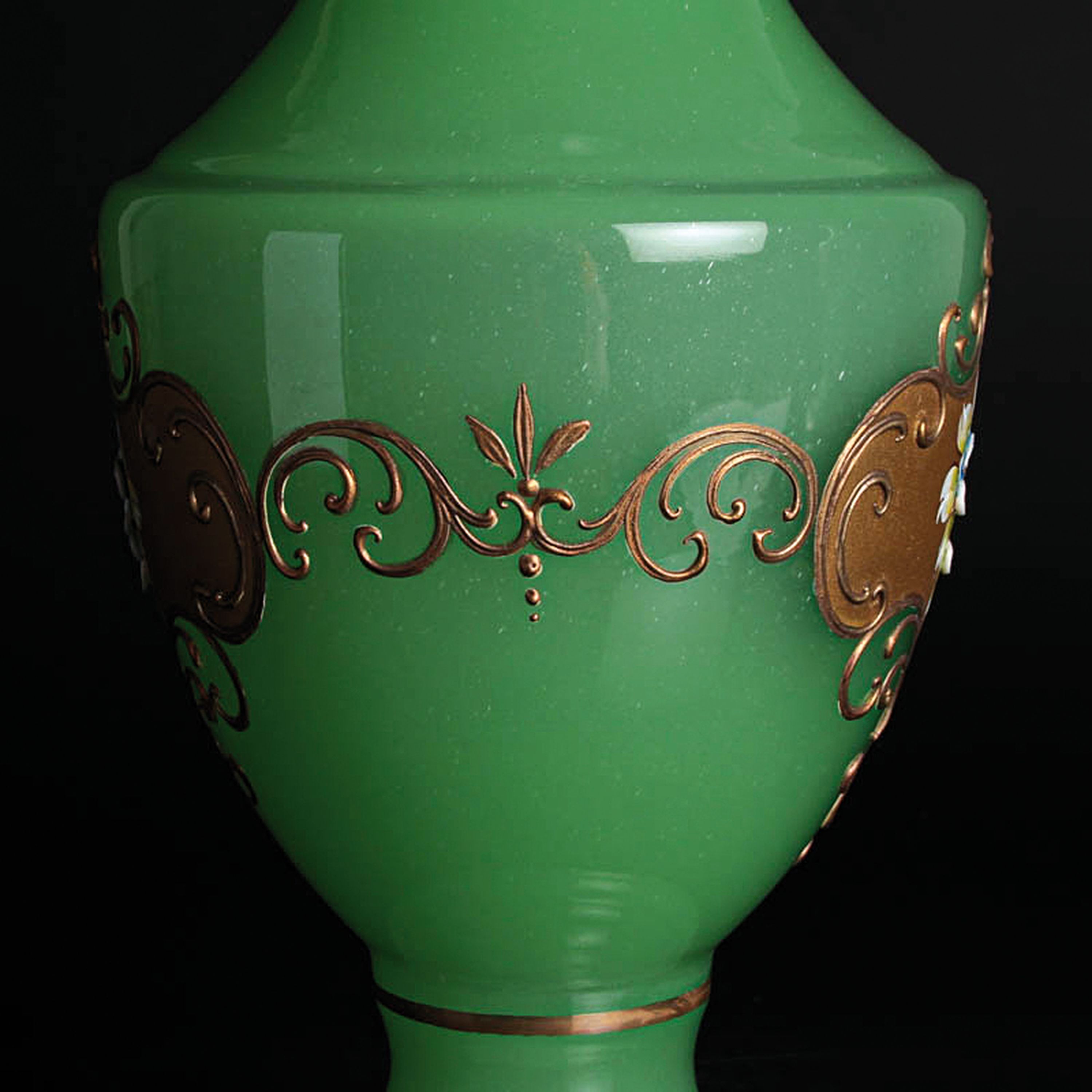 Detail e: Paar Lampenfüße, Cenedese, Murano, 2.Hälfte 20.Jh., opalgrünes Glas Emailmalerei in Gold, Alterssp. H. je 40 cm