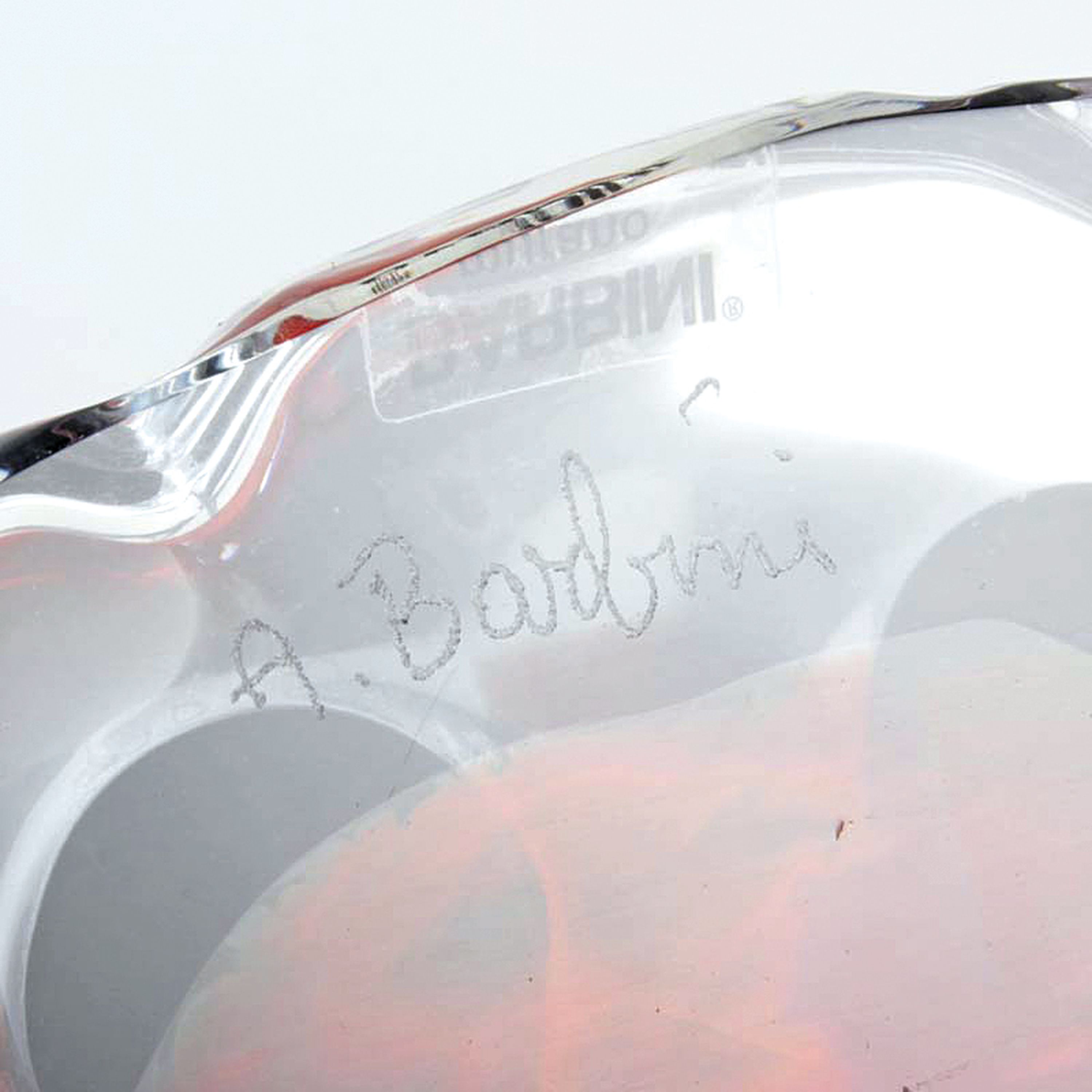 Detail c: Glasskulptur weiblicher Akt, Alfredo Barbini, Murano, 1980er-Jahre, farbloses und schwarzrot eingefärbtes Glas, orig. Aufkleber und signiert, H.27 cm