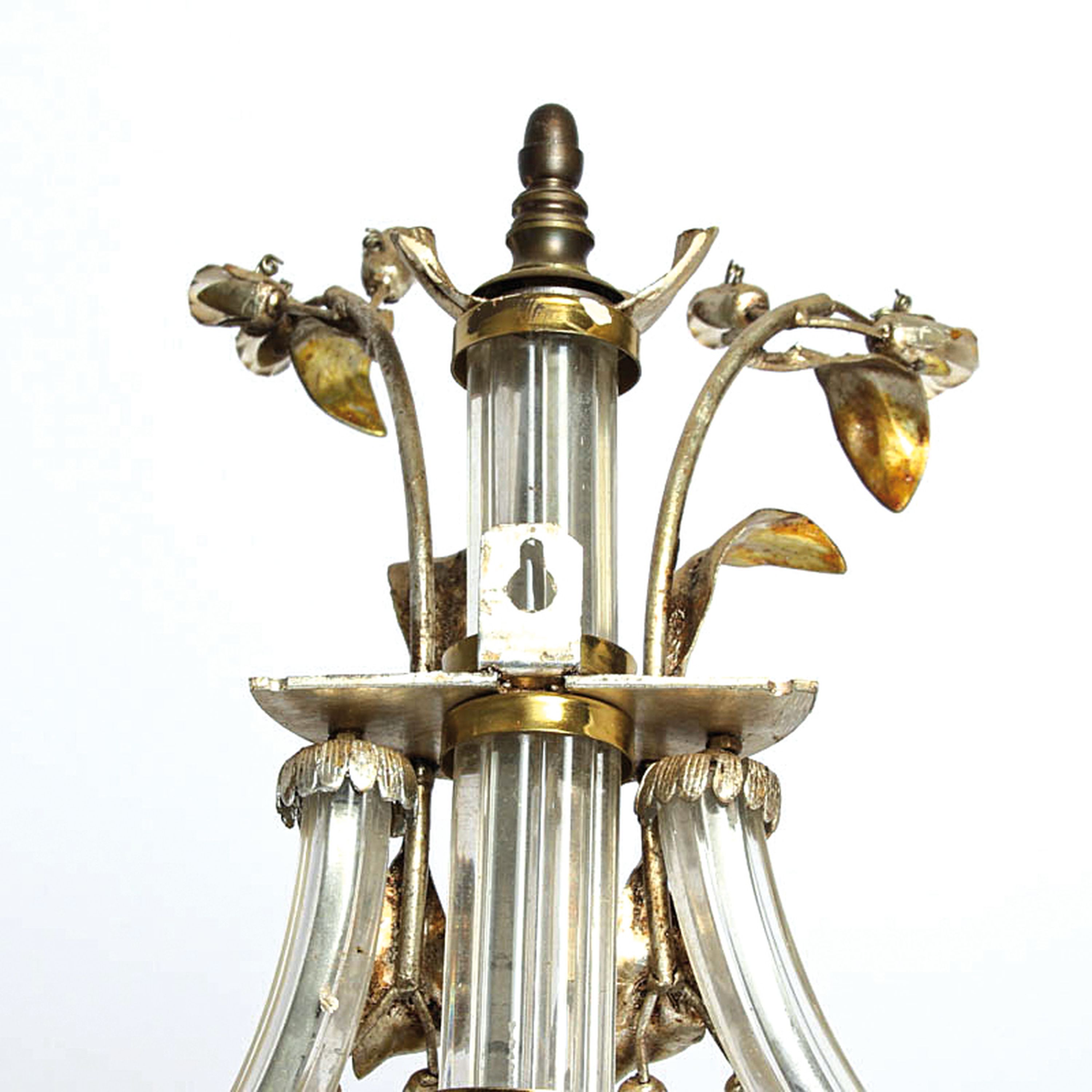 Detail h: 4 Wandlampen, wohl Frankreich, 20.Jh., Metall versilbert, Kristallglasmonturen, je zweiflammig, Elektrifizierung nicht geprüft, H je . 38 cm