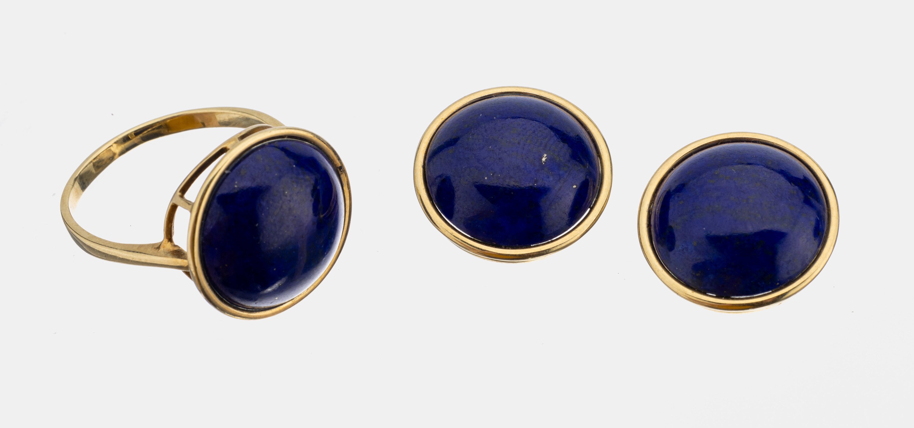 14 kt Gold Lapislazuli-Schmuckset, GG 585/000, best. aus: Paar Ohrclips und einem Ring, RW 68, bes. mit 3 runden Lapislazulicabochons, ca. 19.7 g