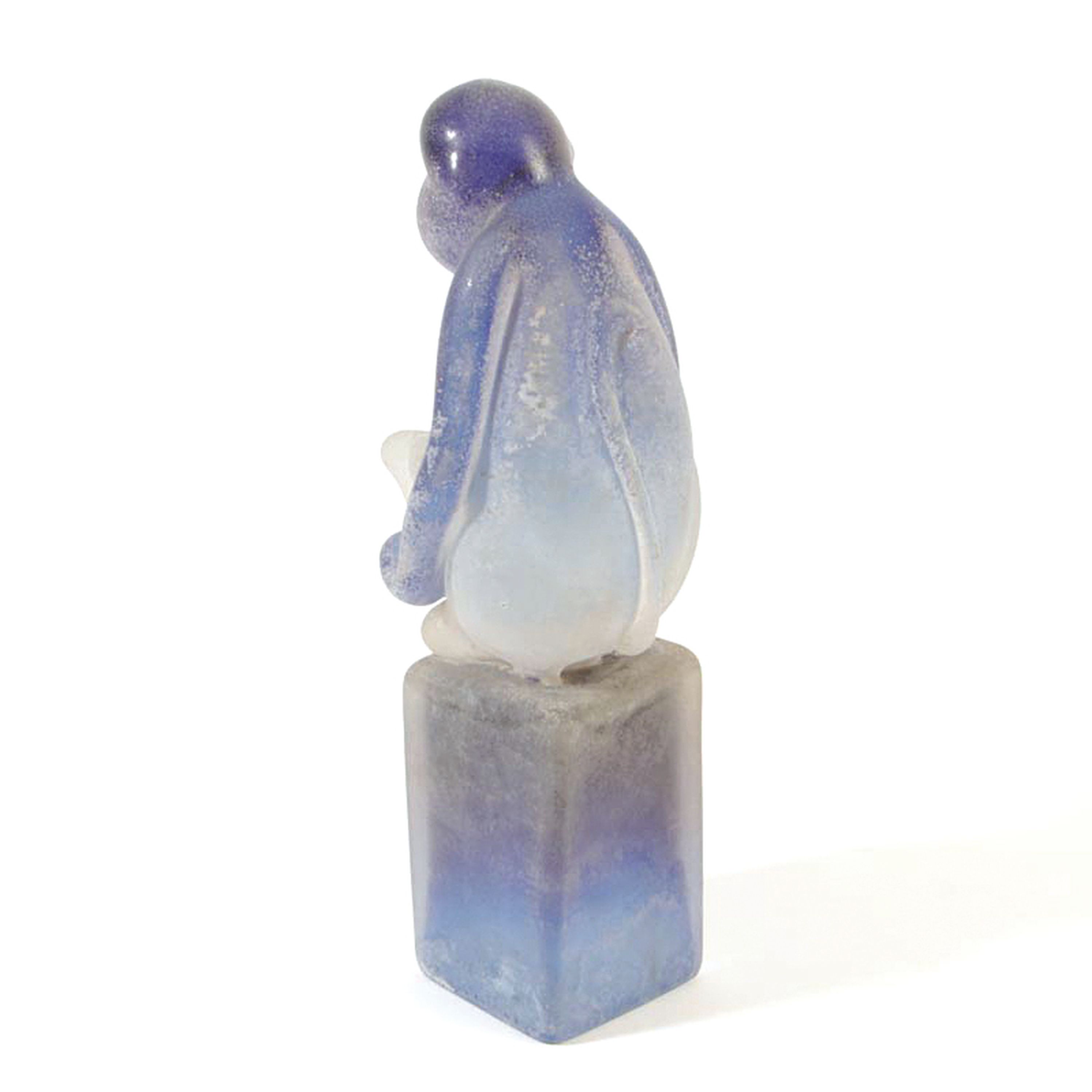 Detail a: Vetro a Scavo-Skulptur Affe, Ermanno Nason für Cenedese, Murano, 1963-72, farbloses Glas mit blauen Einschmelzungen, Vetro a Scavo Technik, ...