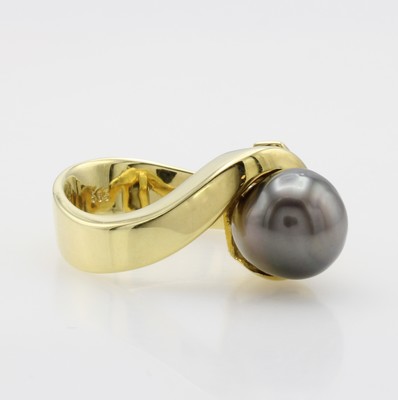 26890392a - Ring mit Tahitizuchtperle, GG 585/000, Perle v. dunkelgrauem Lüster, D. ca. 9 mm, ...