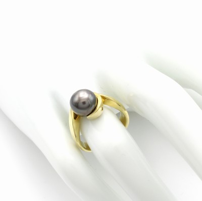 26890392b - Ring mit Tahitizuchtperle, GG 585/000, Perle v. dunkelgrauem Lüster, D. ca. 9 mm, ...