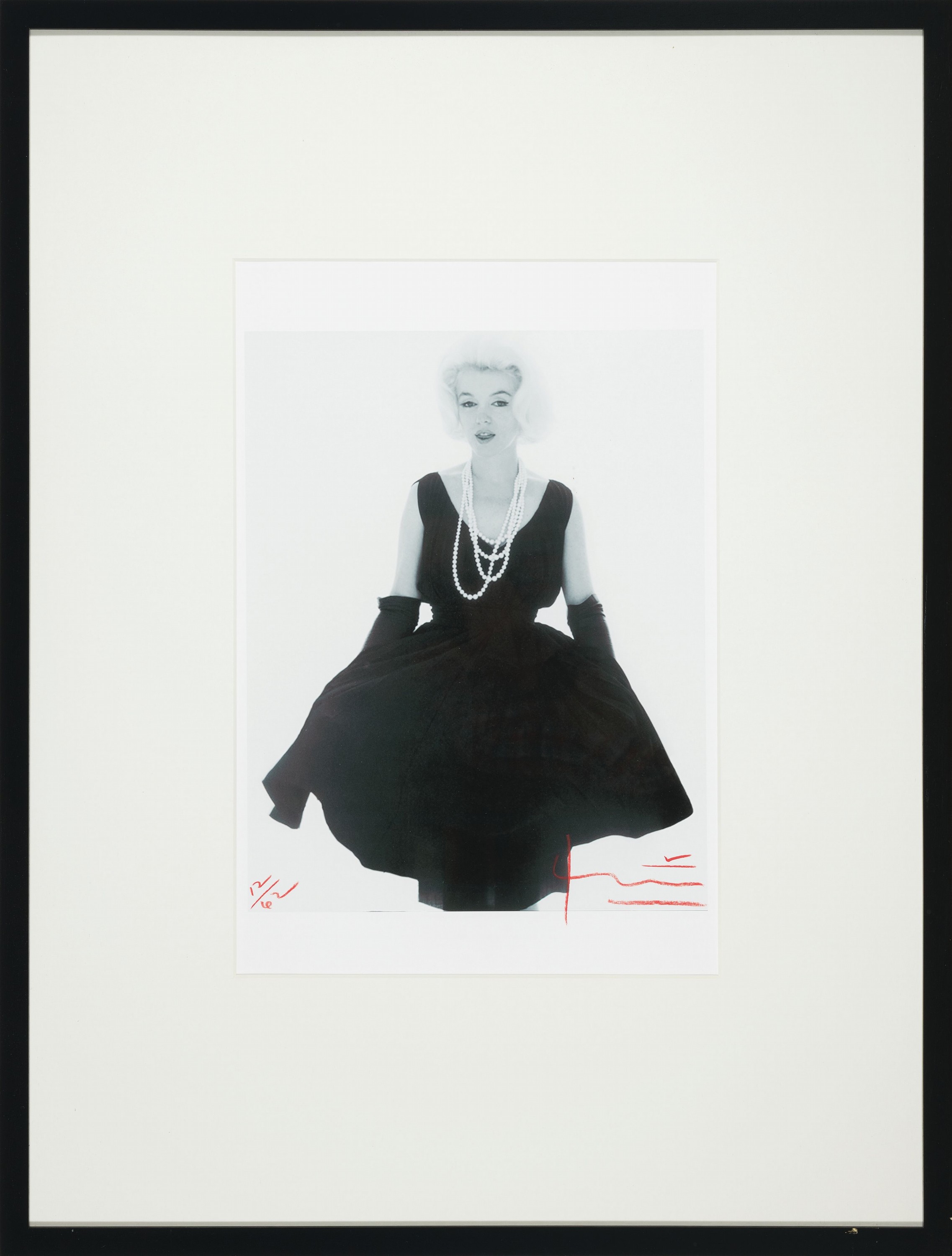 Detail k: Bert Stern, 1929-2013, Farbfotografie, Titel: "Marilyn in Black Dress", Drucktechnik:Irisprint auf festem, mattem Fotopapier, handsign., ...