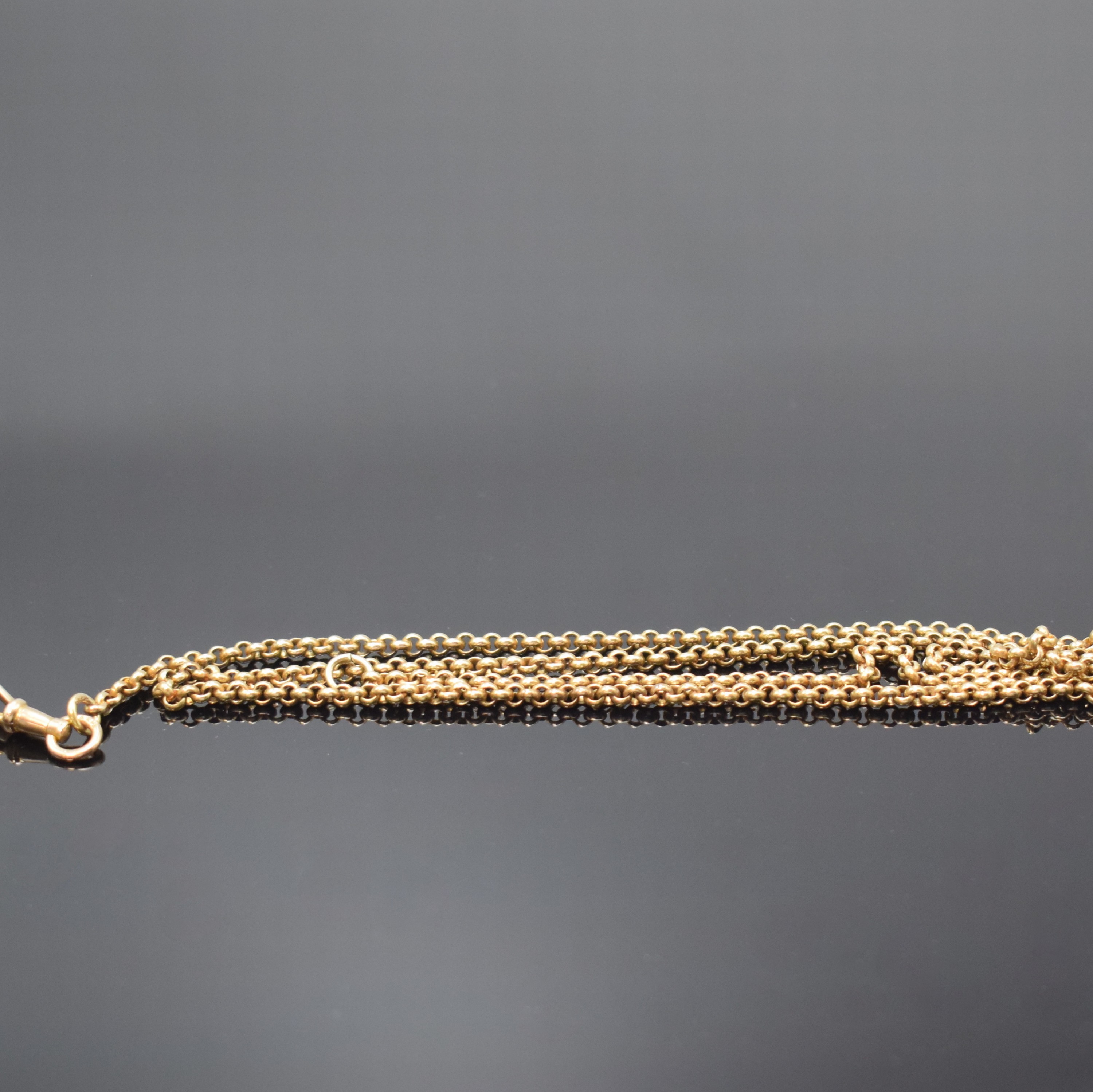 Detail i: WALTHAM vergoldete Damentaschenuhr an Kette in GG 585/000, USA um 1900, Strahlen-guill. Geh., Monogramm-Grav. auf Sprungdeckel, Emailzifferbl. riss., ...