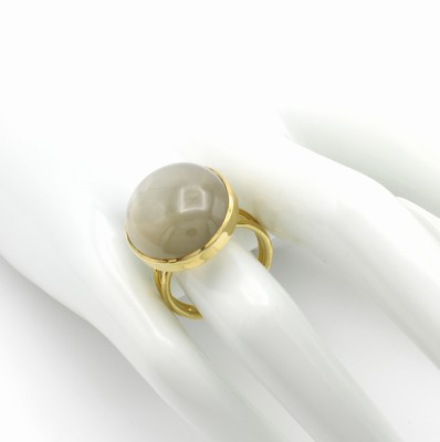 26890403a - Ring mit Mondstein, GG 585/000, ovaler, grauer Mondstein ca. 24.9 ct, 2 rhg. Schiene, RW ...