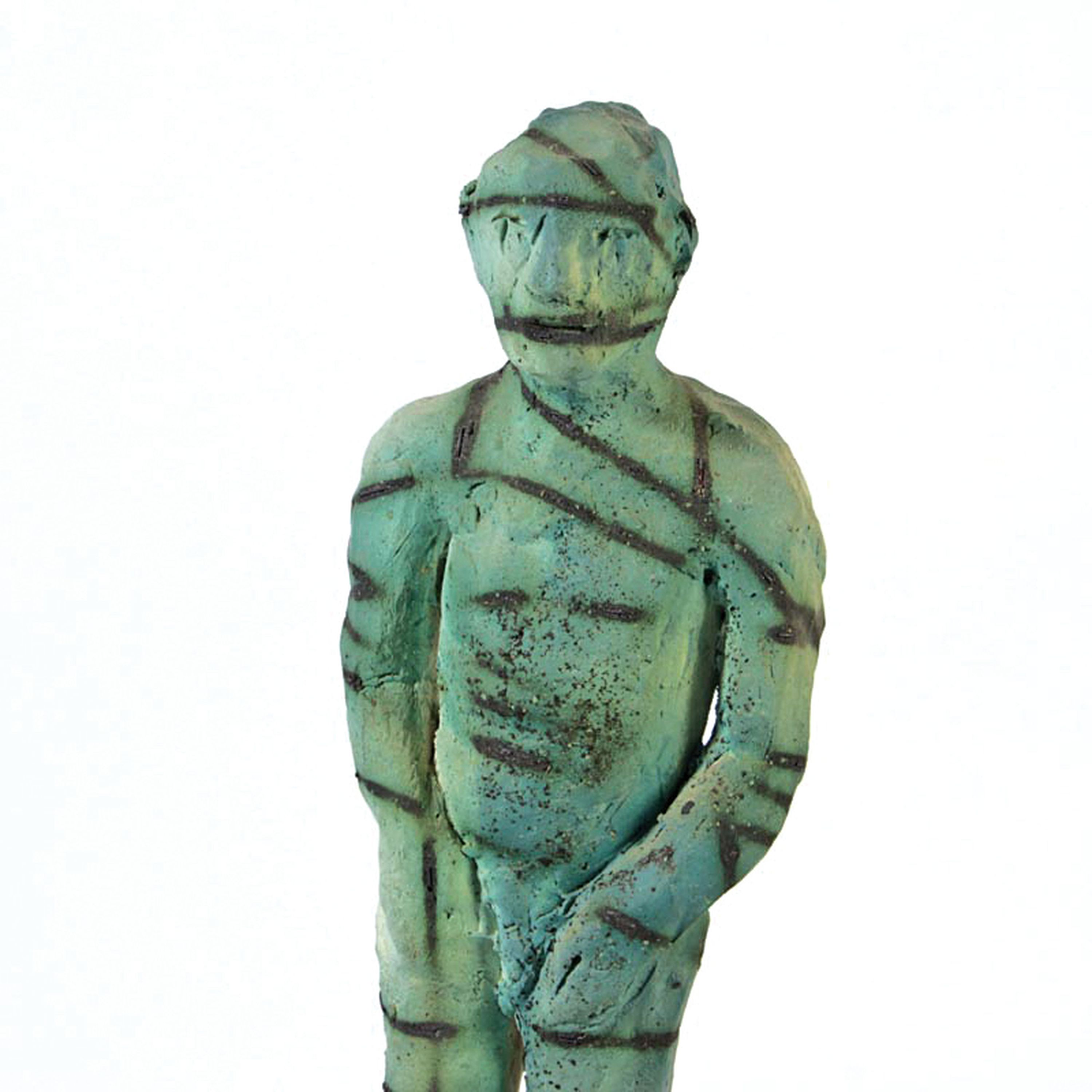Detail b: Zeitgenössische Studiokeramik, England, Keramik, farbig staffiert, auf Holzsockel, stehender männlicher Akt auf Scherbenhaufen, H. 40 cm