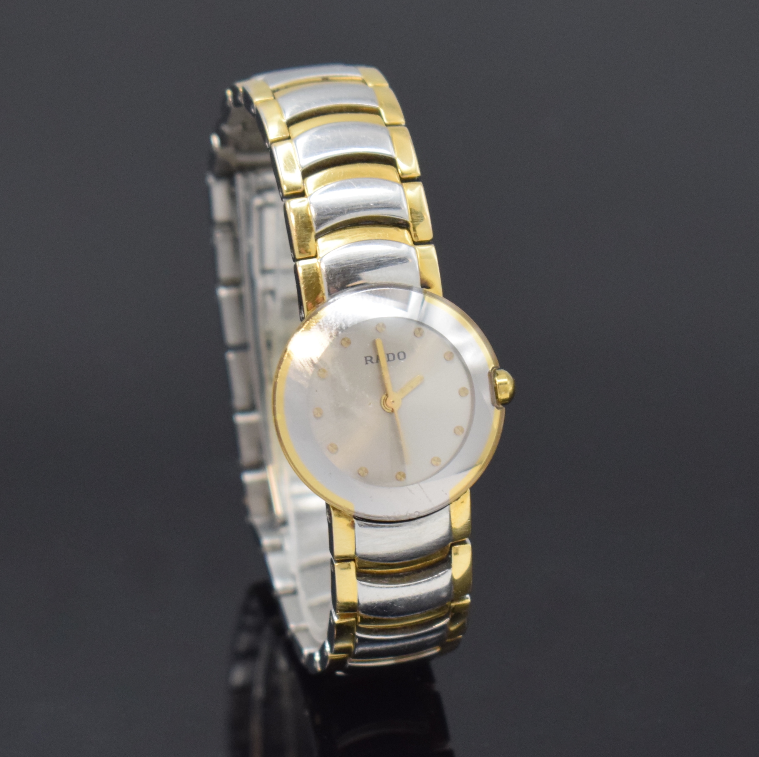 Detail b: RADO Diastar Damenarmbanduhr Referenz 318.0550.3, Schweiz um 1995, quarz, Gliederband m. dopp. Faltschl., Boden aufgedr., silb. Zifferbl. m. gold. ...