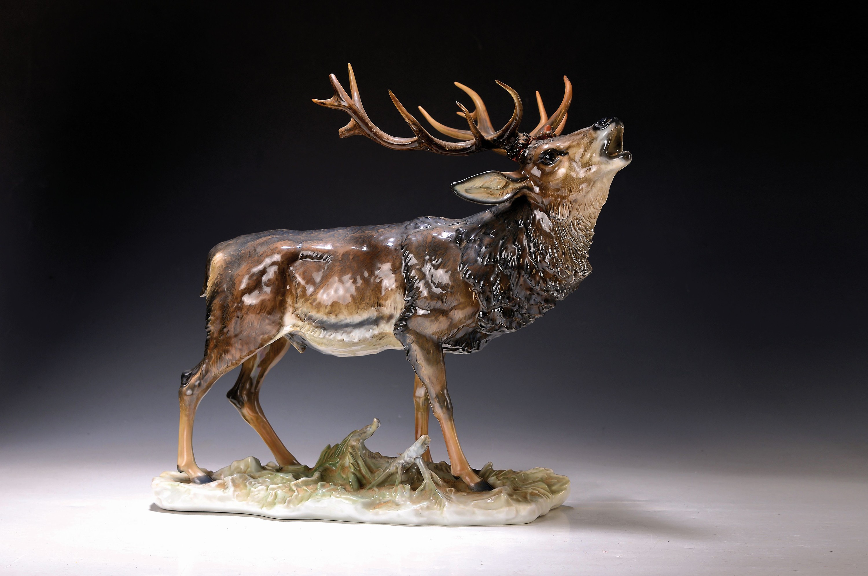 Porzellanfigur, "Röhrender Hirsch", Rosenthal, Entwurf F. Heidenreich, am Geweih best., Unterglasurbemalung, Germany, Kunstabteilung Selb, ...