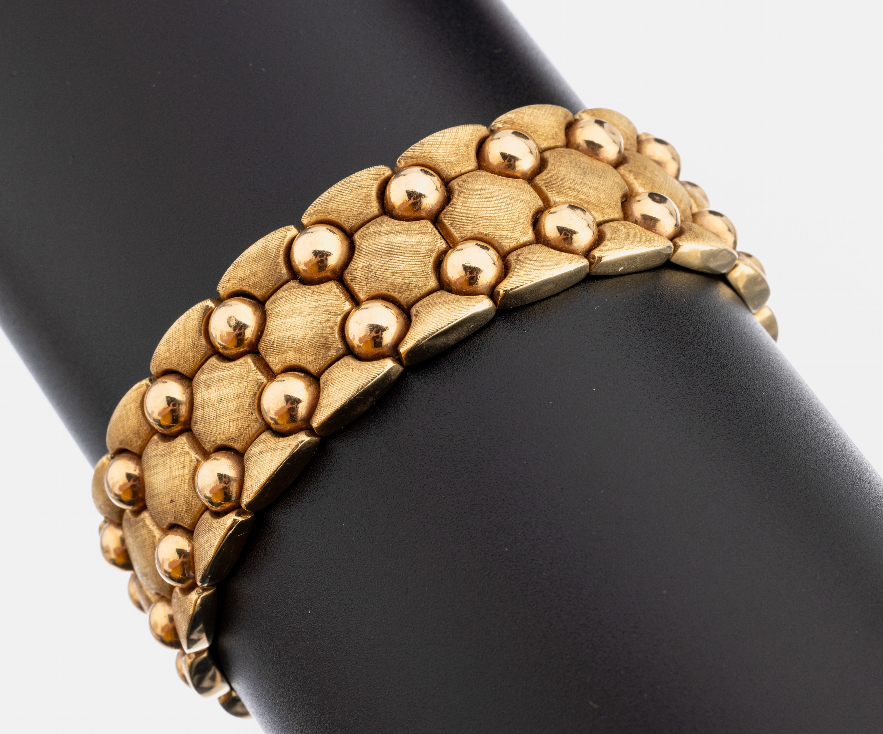 14 kt Gold Armband, GG 585/000, pol. und sat., B. ca. 2 cm, L. ca. 19 cm, Kastenschlossmit 2 Sicherheitsachten, ca. 43.4 g