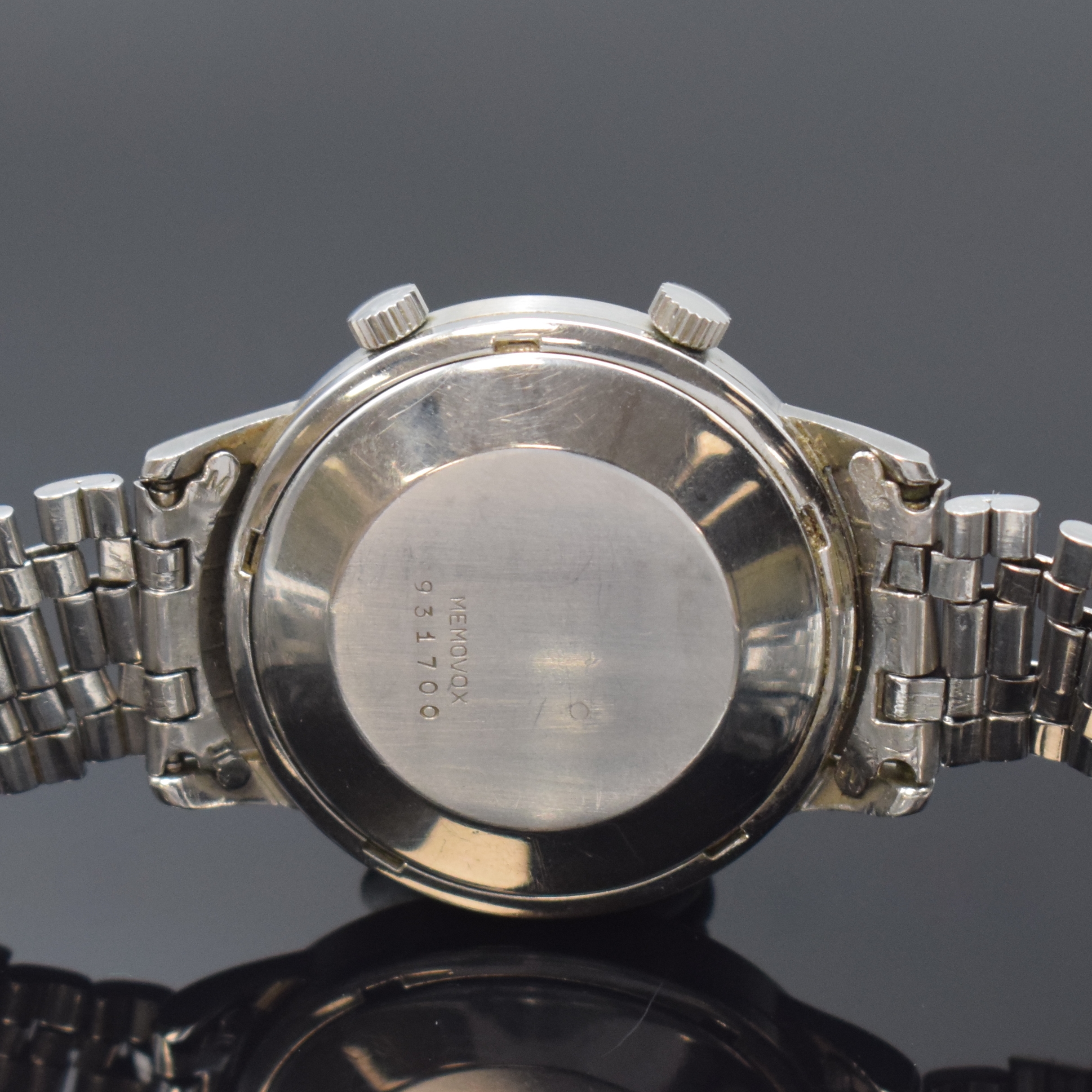 Detail e: Jaeger-LeCoultre Armbandwecker Memovox in Stahl, Schweiz um 1960, Hammerautomatik, Boden verschr., orig. Stahlband (Gay Freres) m. Faltschl., silb. ...