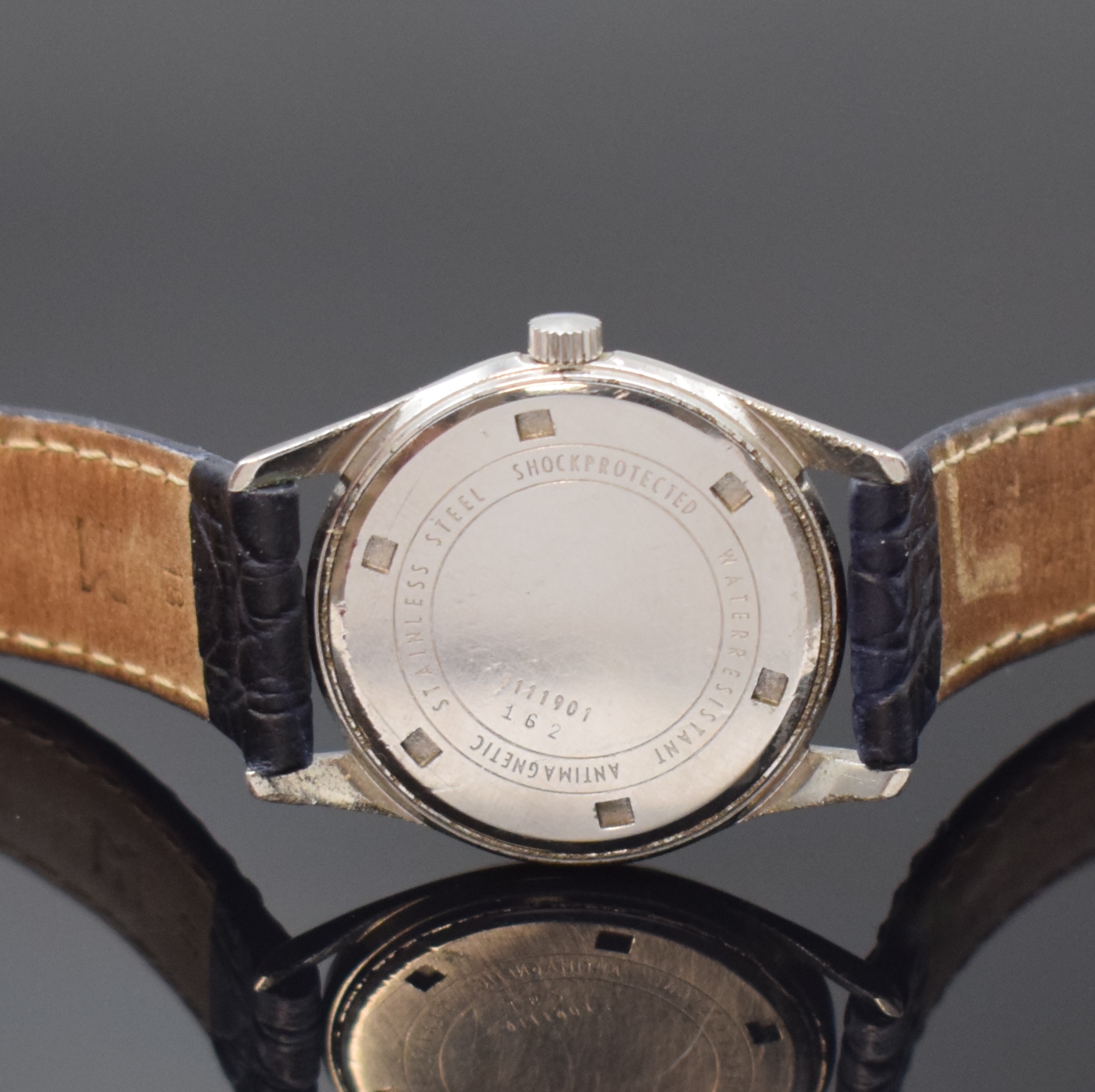 Detail c: EBEL Armbanduhr in Stahl, Schweiz um 1970, Handaufzug, Boden verschr., silb. Zifferbl. pat./fl., silb. Std.-Ind., silb. Zeiger, Kal. 2390, D. ca. 33 ...