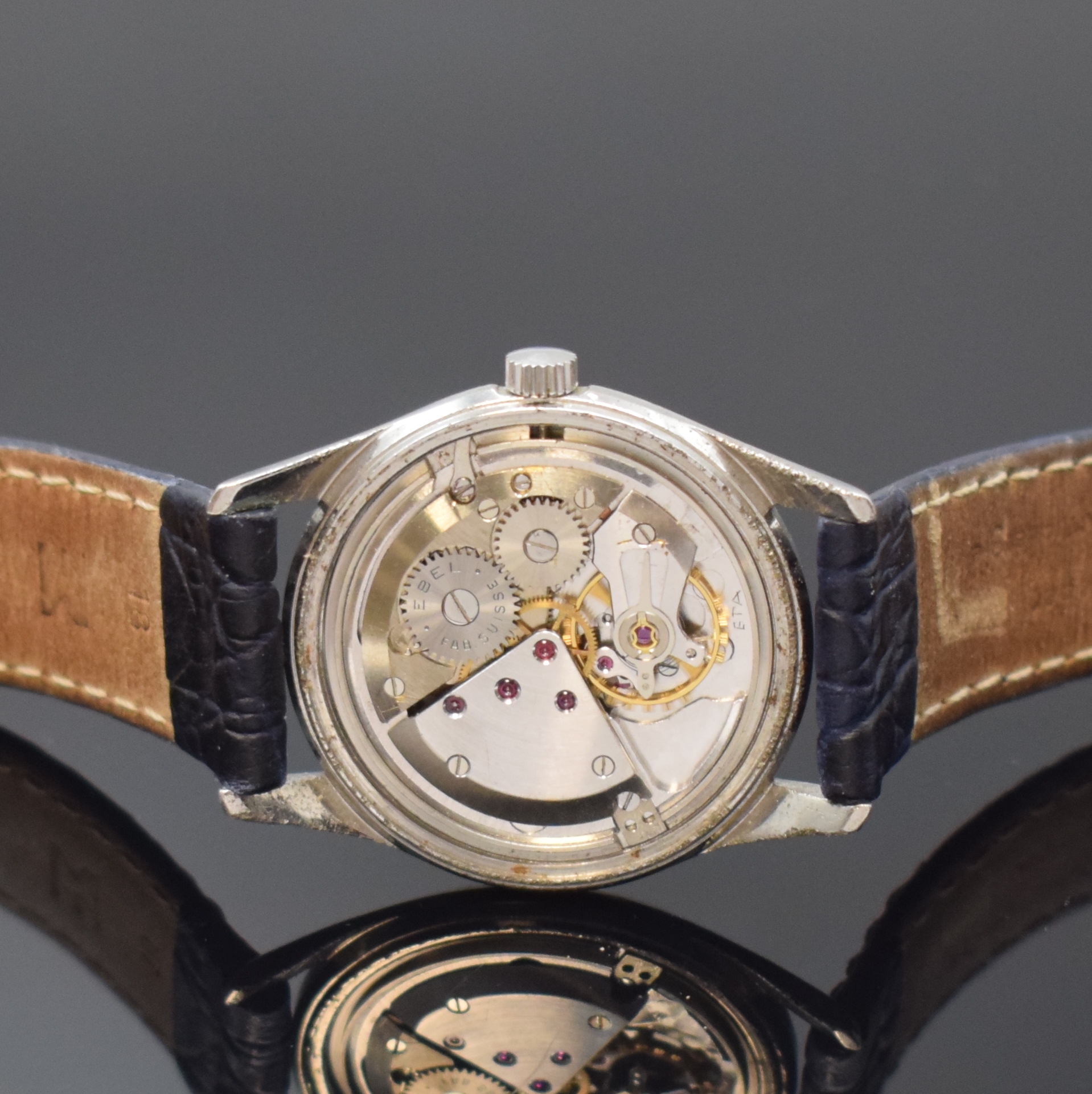 Detail d: EBEL Armbanduhr in Stahl, Schweiz um 1970, Handaufzug, Boden verschr., silb. Zifferbl. pat./fl., silb. Std.-Ind., silb. Zeiger, Kal. 2390, D. ca. 33 ...