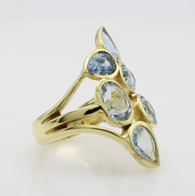 26890727a - Ring mit Aquamarinen, GG 585/000, 6 Aquam. in versch. Schliffarten zus. ca. 5.5 ct, RW ...