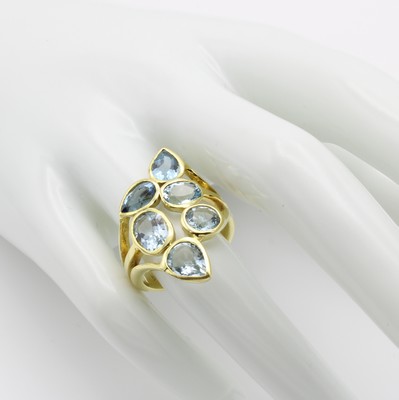 26890727b - Ring mit Aquamarinen, GG 585/000, 6 Aquam. in versch. Schliffarten zus. ca. 5.5 ct, RW ...