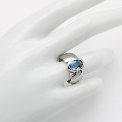 26890741a - Ring mit Aquamarin, WG 585/000, ovaler Aquam. in glatter Fassung ca. 1.5 ct, RW ca. 58, ...
