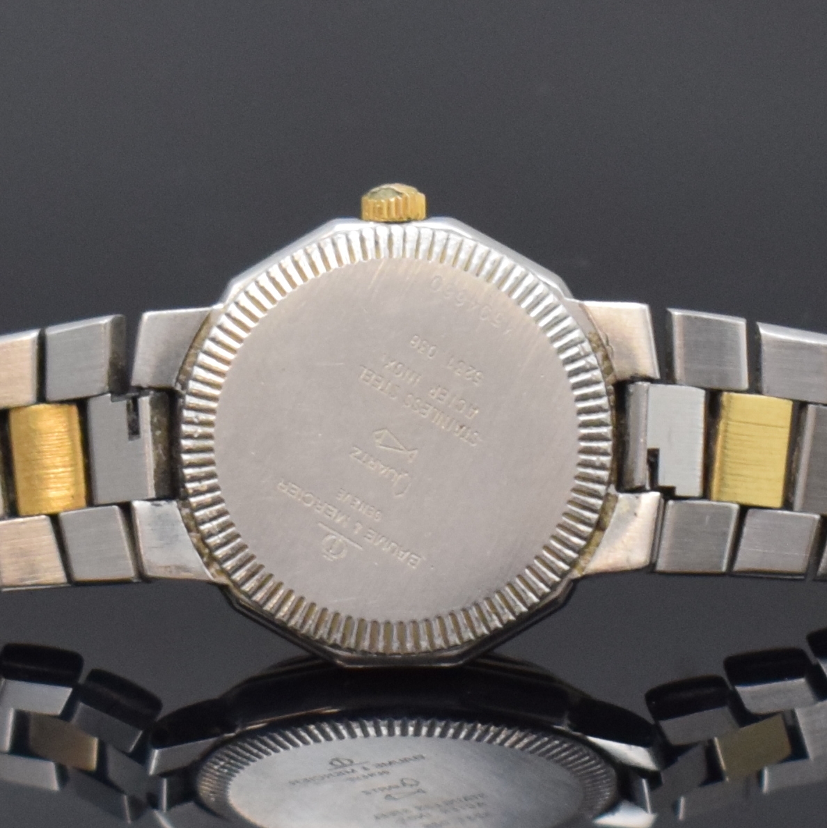 Detail e: BAUME & MERCIER Riviera Damenarmbanduhr in Stahl/Gold Referenz 5231.038, Schweiz um 1985, quartz, 12-eckiges Geh., Boden u. Krone verschr., integr. ...