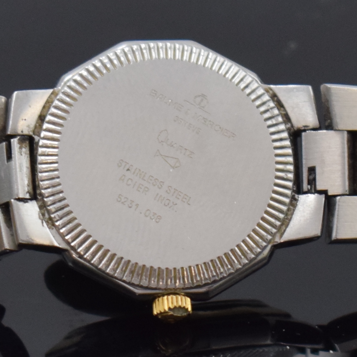Detail f: BAUME & MERCIER Riviera Damenarmbanduhr in Stahl/Gold Referenz 5231.038, Schweiz um 1985, quartz, 12-eckiges Geh., Boden u. Krone verschr., integr. ...