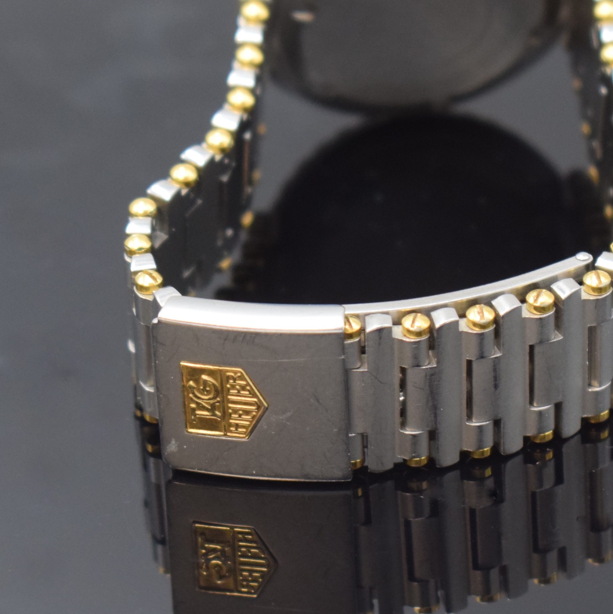 Detail d: HEUER professional Executive Armbanduhr Referenz 915.413, Schweiz um 1985, quarz, Edelstahlgeh. inkl. orig. Gliederband m. Faltschl., Boden u. Krone ...