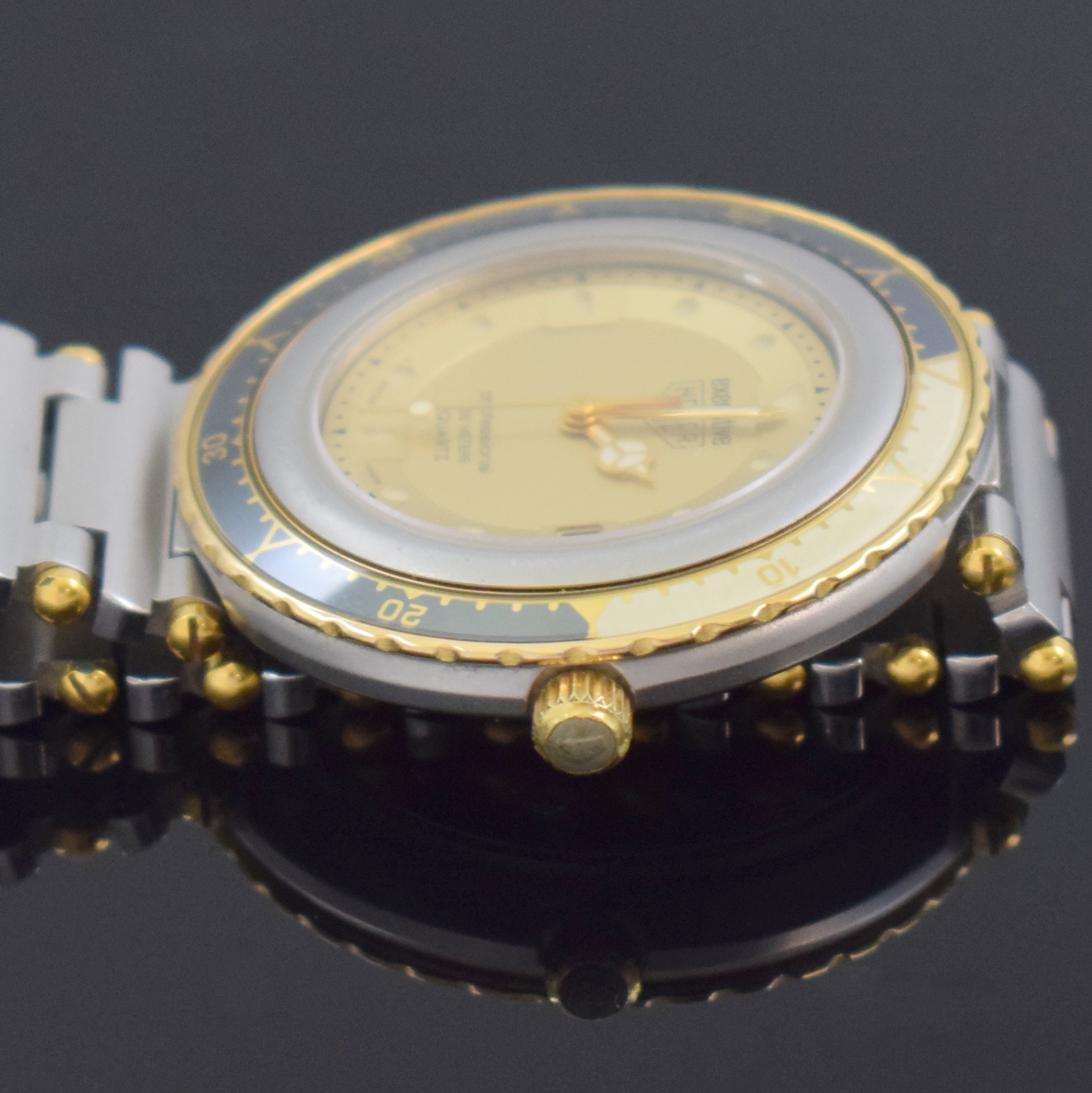 Detail e: HEUER professional Executive Armbanduhr Referenz 915.413, Schweiz um 1985, quarz, Edelstahlgeh. inkl. orig. Gliederband m. Faltschl., Boden u. Krone ...