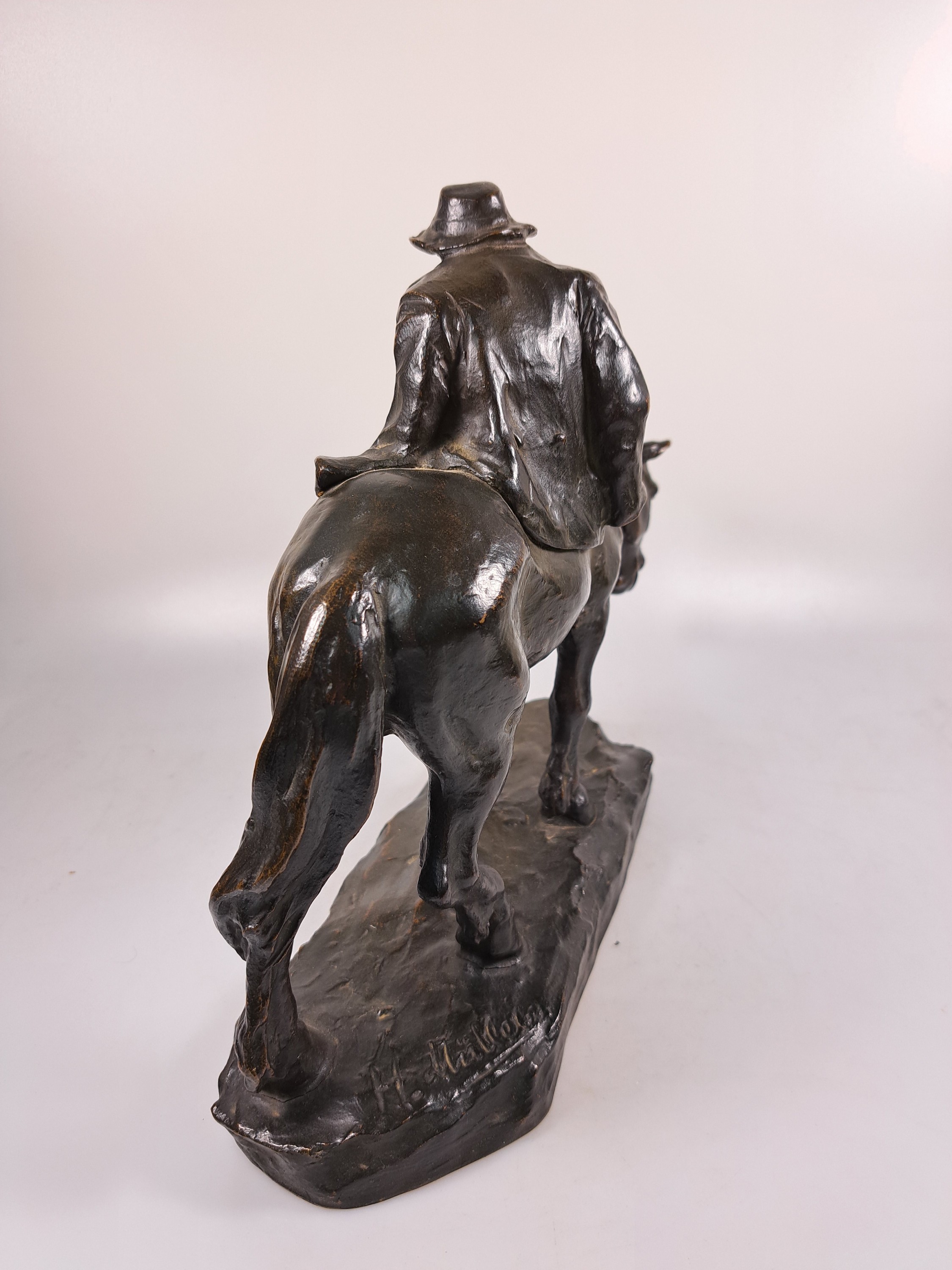 Detail e: Hans Müller, 1873 Wien - 1937, Bronzefigur, Knecht zu Pferd, auf der Plinthe signiert, ca. 28 x 32 cm, patiniert, der Künstler studierte in Wien ...