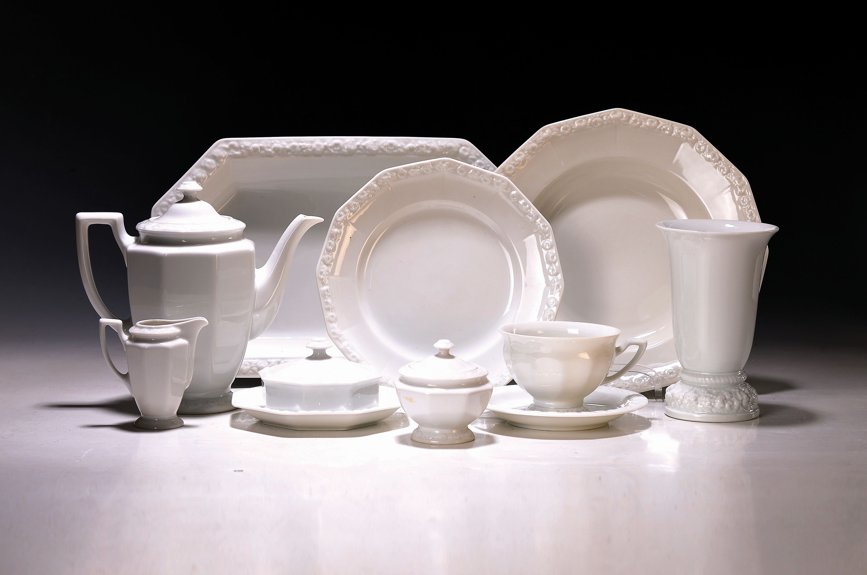 Tafelservice, Rosenthal, Maria, nach 1952, weiß, kleine Kaffeekanne, 3 große Kaffeetassen, 4 kleine Kaffeetassen mit UT, 5 Mokkatassen mit UT, ...