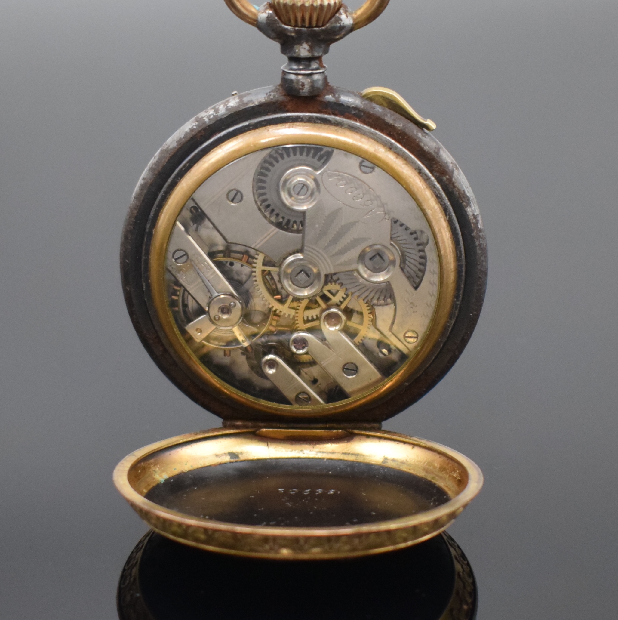 Detail c: MINERVA seltene Vollkalender-Taschenuhr in brüniertem Stahl/vergoldet, Schweiz um 1880, Stahlgeh. korr., an den Rändern floral verziert u. verg., ...