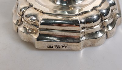 26890928d - Paar Wandlungsleuchter aus Silber, Spanien, 19. Jh, Silber, Tremolierstrich im ...