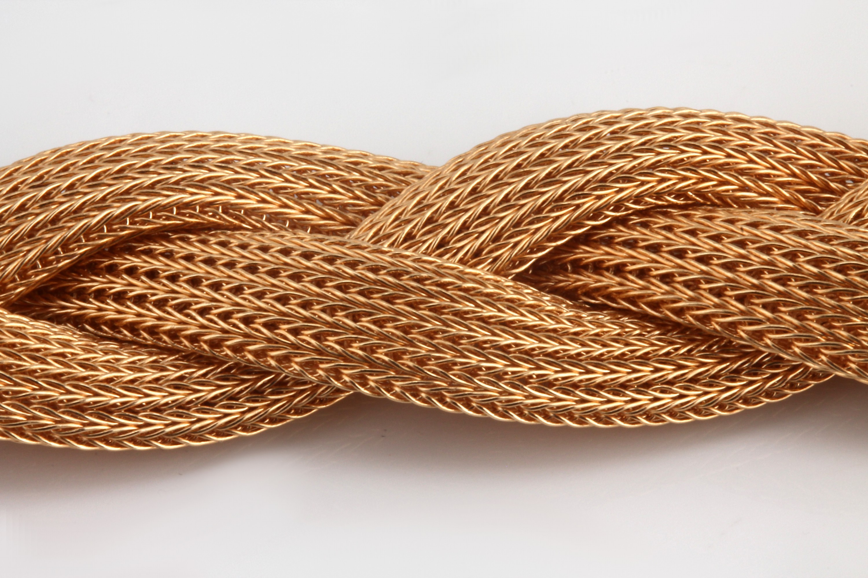Detail a: 18 kt Gold Armband, GG 750/000, aufwändige Flechtarbeit, B. ca 1.6 cm, L. ca. 18.5 cm, Kastenschloss mit Sicherheitsacht, ca. 35.2 g