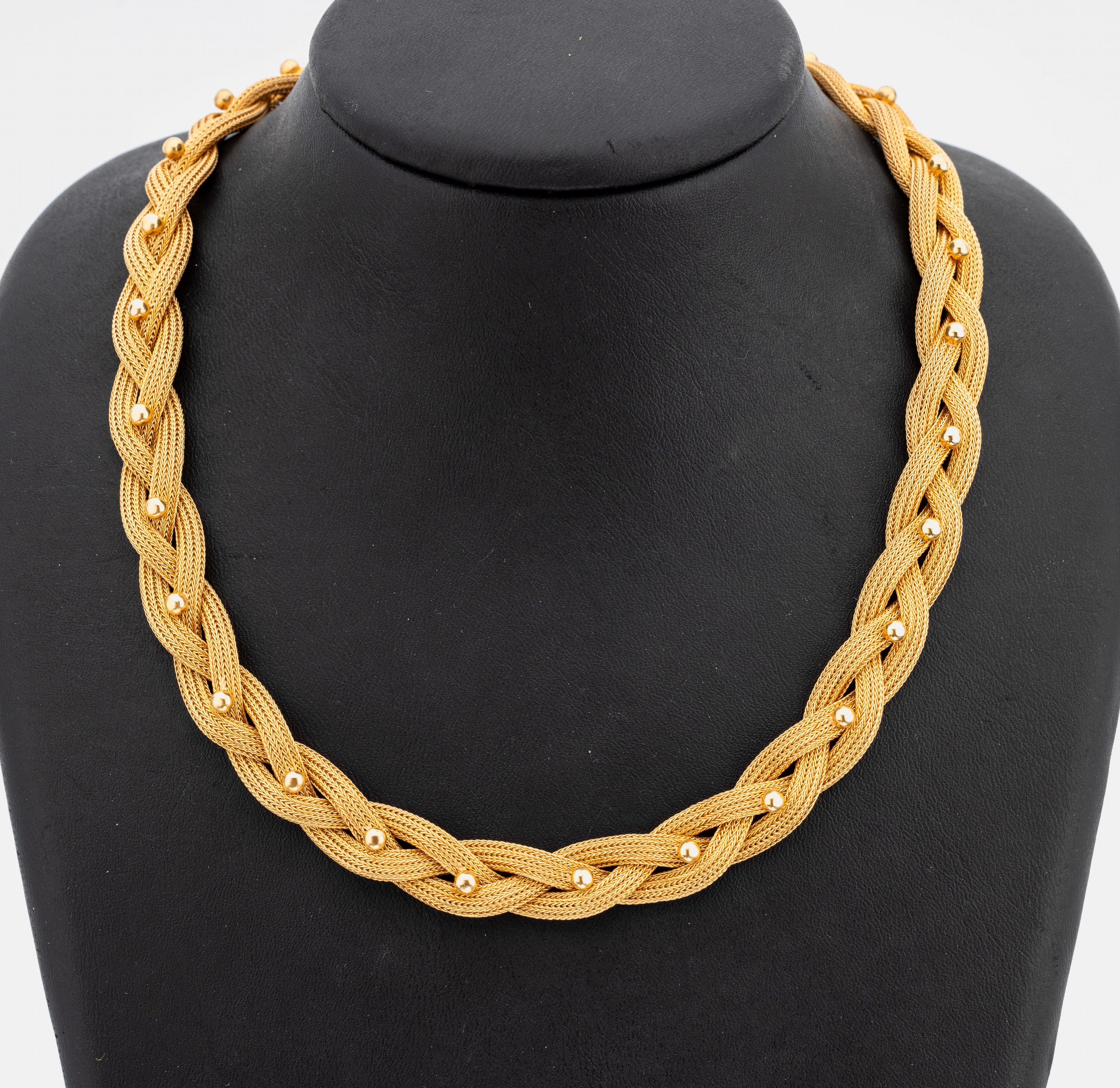 18 kt Gold Collier, GG 750/000, aufwändige Flechtarbeit mit aufgelegten Goldkugeln, L. ca. 44 cm, Kastenschloss mit Sicherheitsacht, ca. 53.7 g